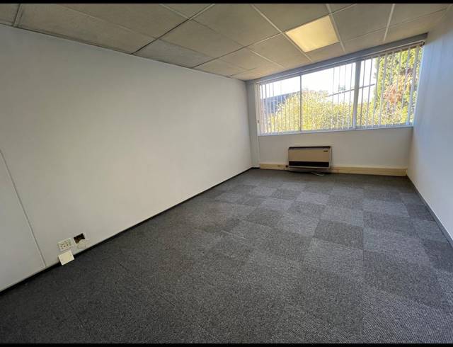 175M² OFFICE TO LET IN STRIJDOMPARK